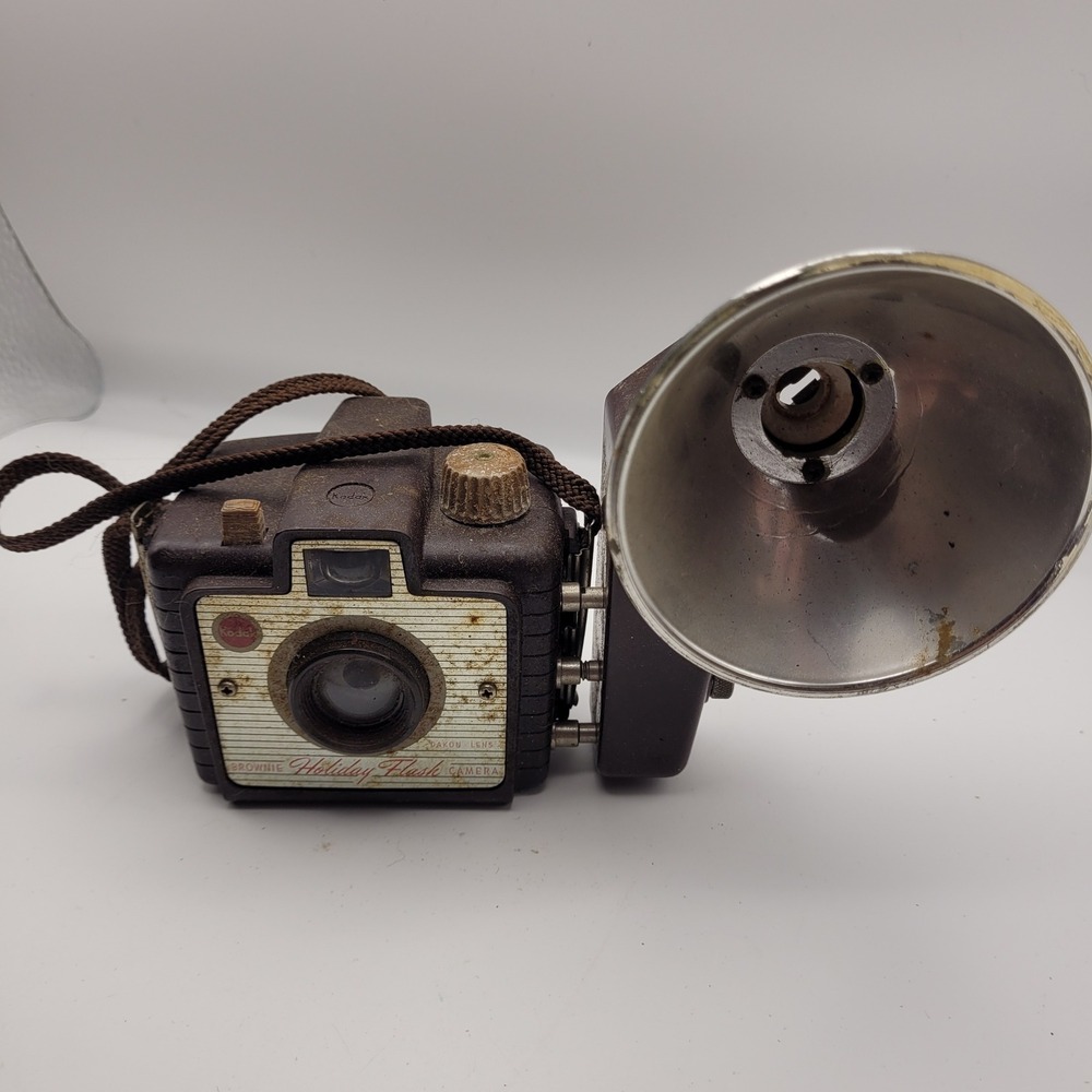Vintage Kodak Brownie Holiday Flash Camera Dakon Lens Kodalite Flashholder